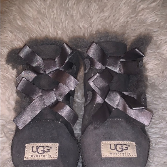 Grey UGG boots w/ bows on back - Picture 3 of 4